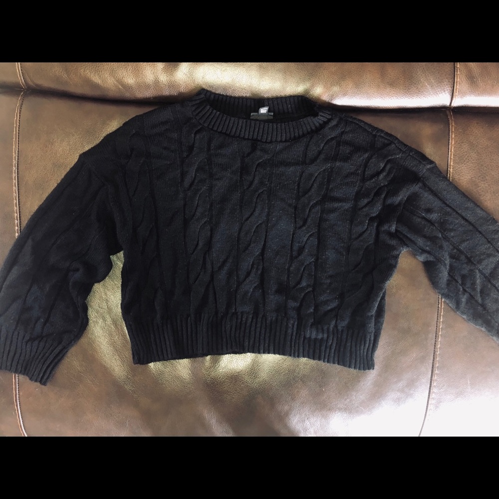 wide armed cropped knit sweater